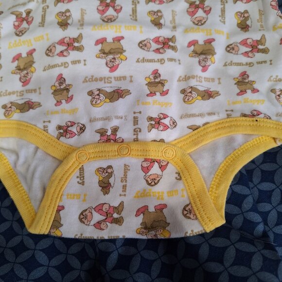 disney dwarfs onesie 6 to 9 months - Picture 3 of 10